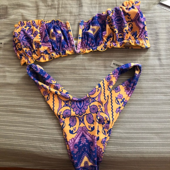 Tribal V Wired Frill Bikini - Picture 3 of 4